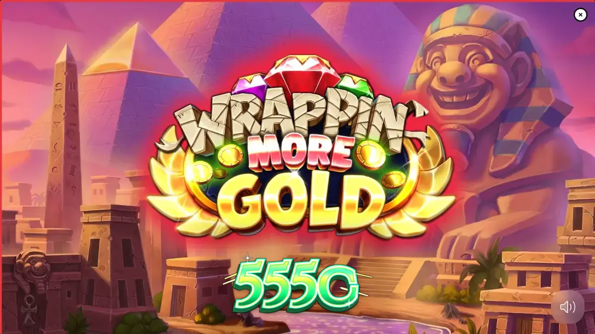 A múmia amigável de Wrappin’ More Gold em um cenário de deserto ensolarado